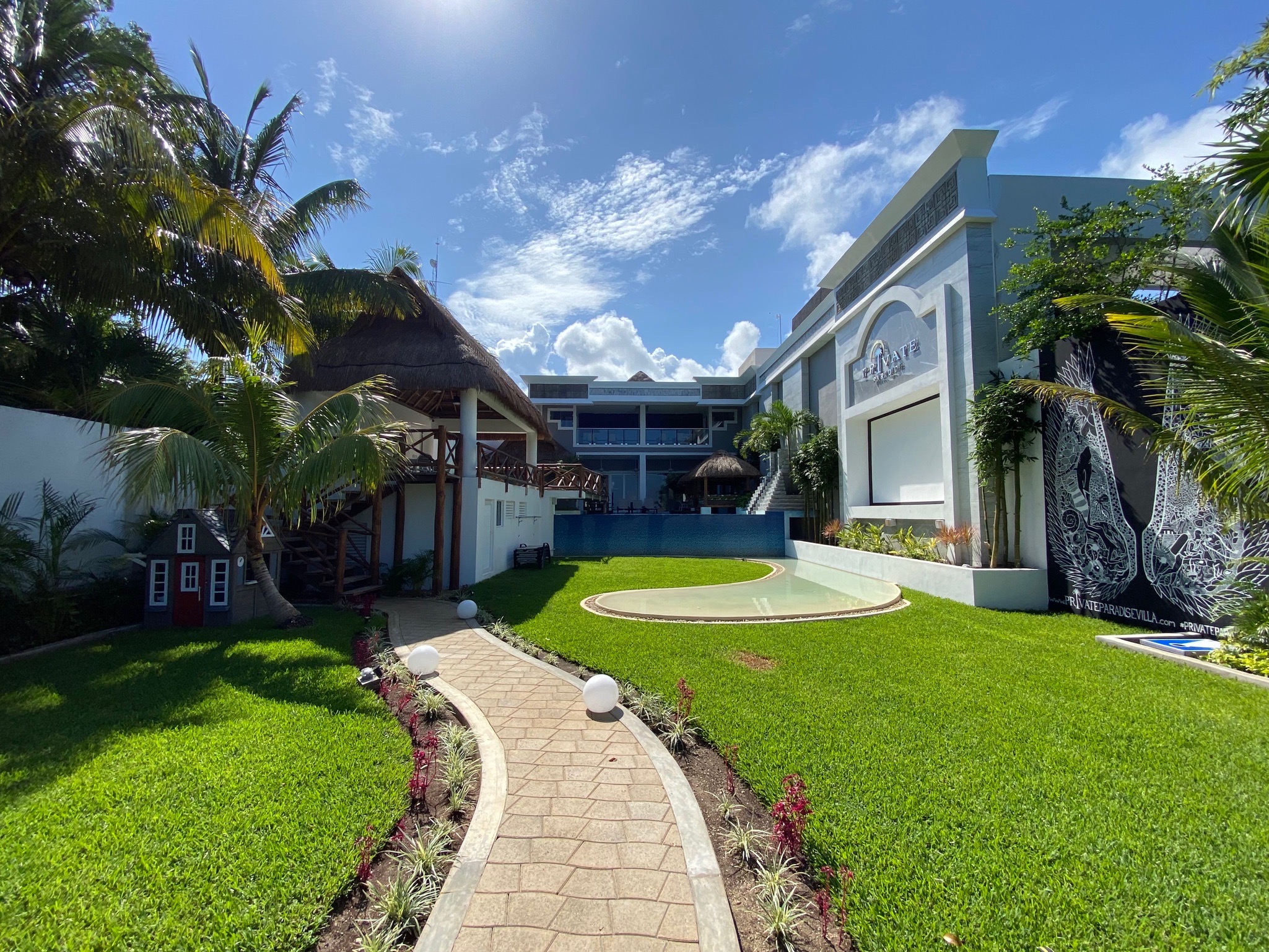 jardín con palapa construction